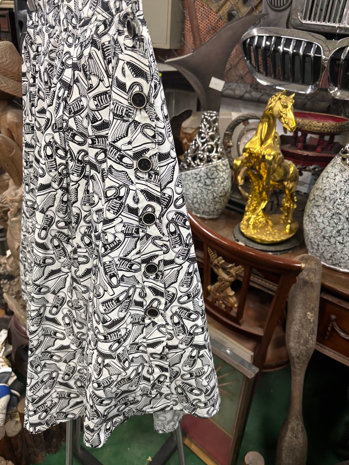 how and what 스니커즈 그래픽 사이드 버튼 플레어 스커트 상품이미지2