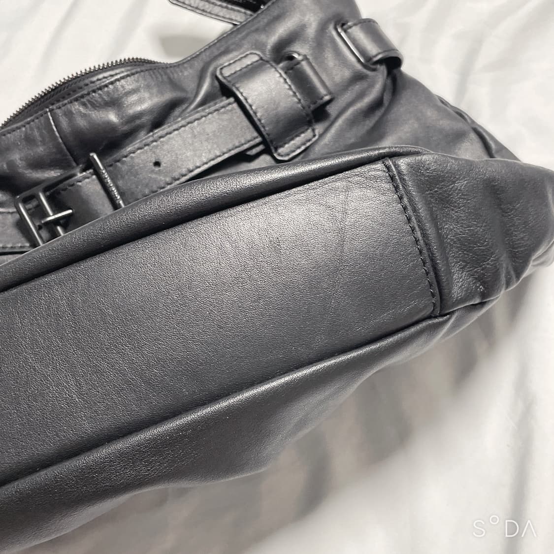 버버리 블랙 레더 호보백 상품이미지10