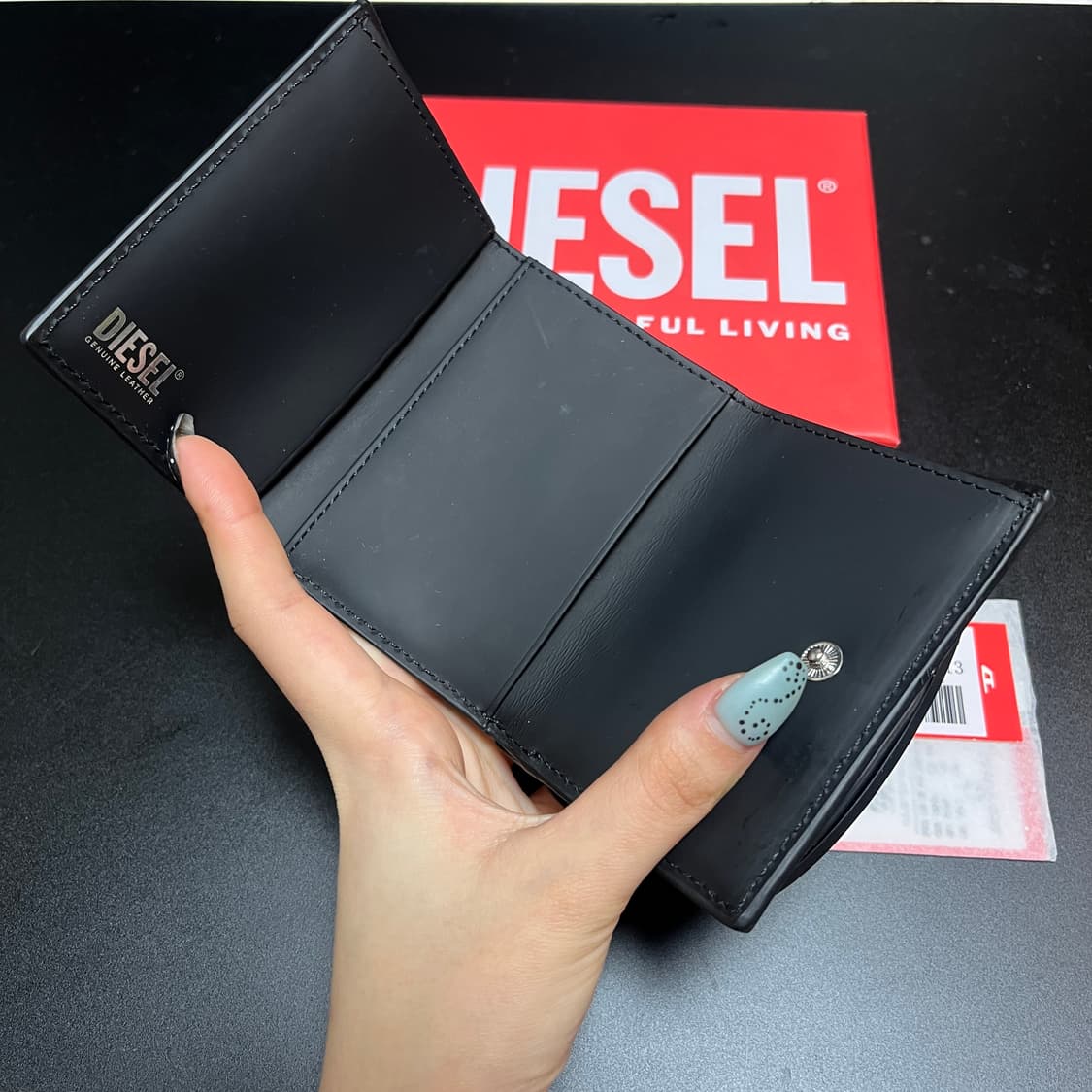 디젤 1DR TRI FOLD 무광 반지갑 블랙  상품이미지6