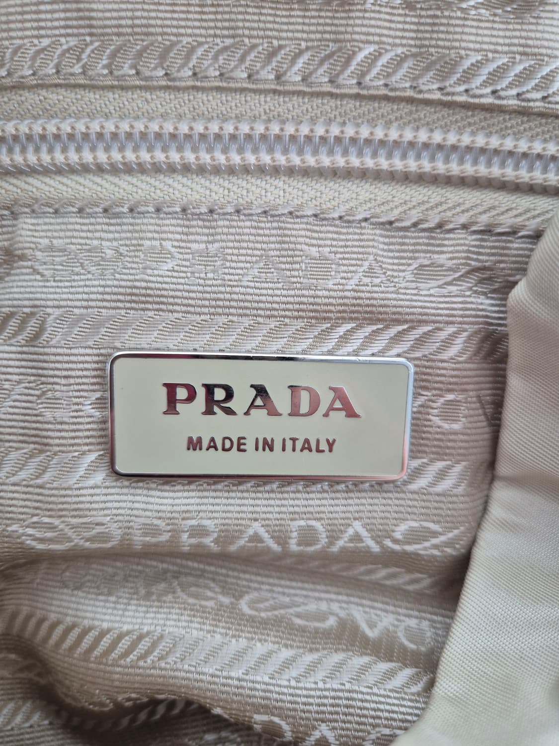 프라다나일론 스몰 백팩 아이보리컬러 상품이미지9