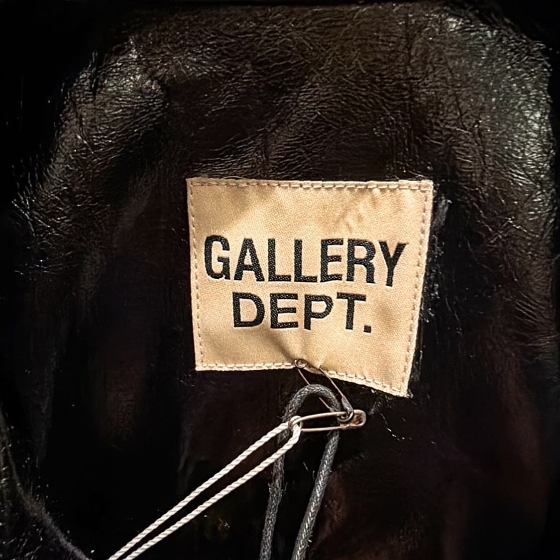 (정품/새상품) 갤러리 디파트먼트 남성 블랙 유광 카프스킨 레더 자켓 상품이미지3