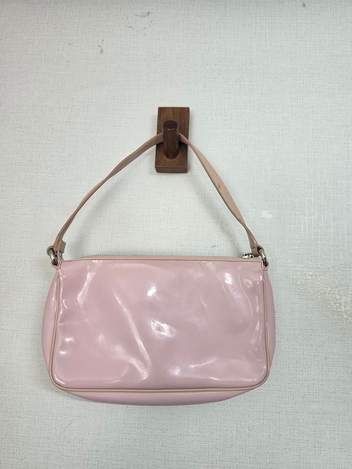 살바토레 페라가모 비비드 글로시 핑크 미니 클러치 백 상품이미지6