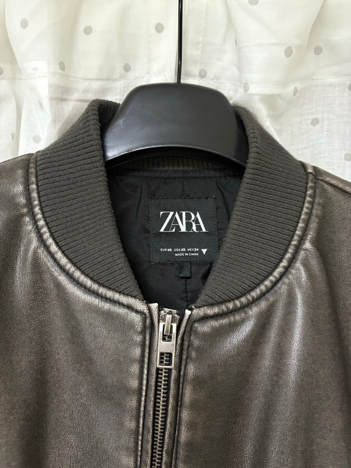 zara 페이크레더 봄버 자켓 xs  상품이미지3