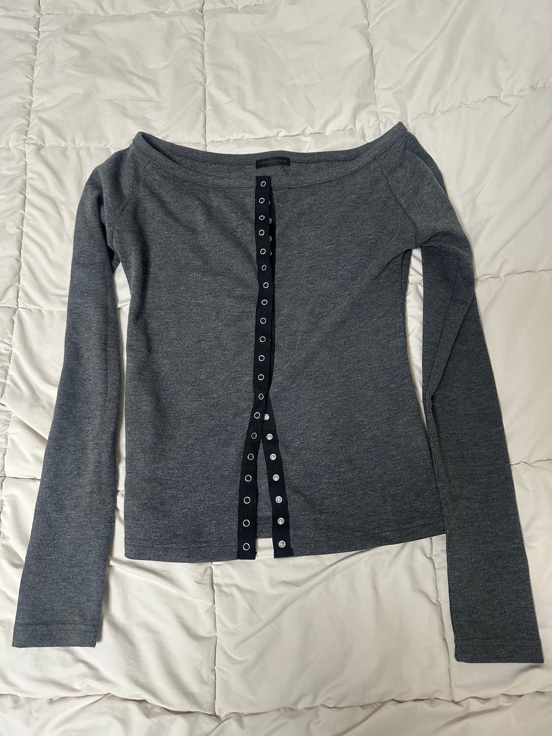 헬레네파리스 보트넥 스냅 슬릿 가디건 차콜 색상 상품이미지2