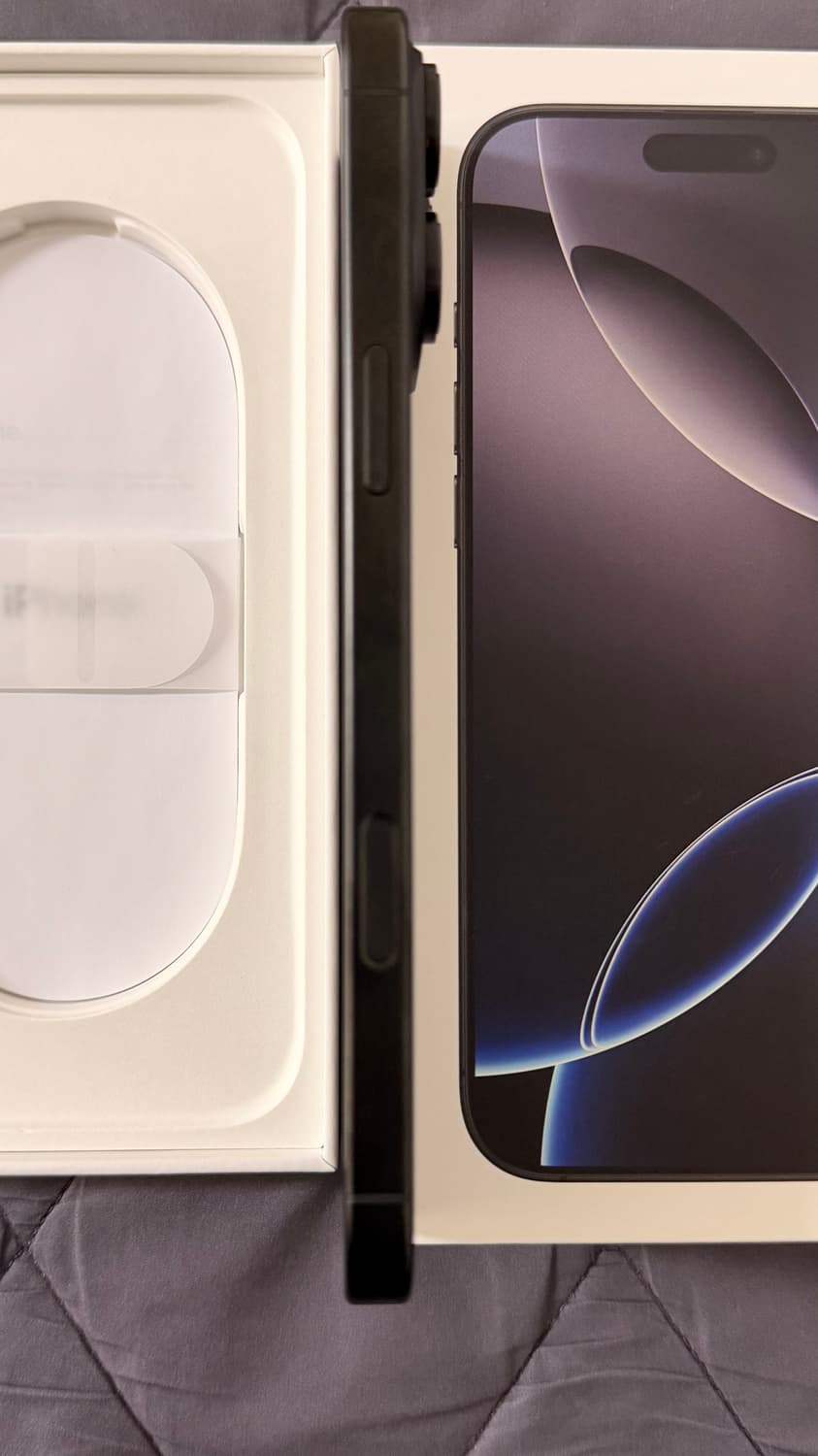 아이폰16프로맥스 블랙 SSS급 에어팟 증정 상품이미지3