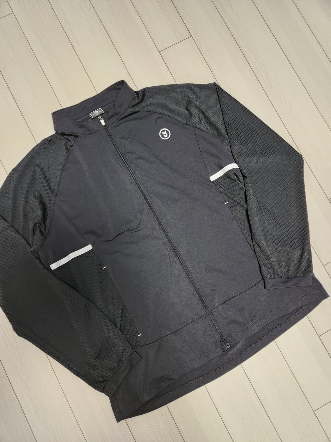 험멜 트레이닝 집업 져지 사이즈110

오염 하자없이 깨끗해요^^

세탁 상품이미지1