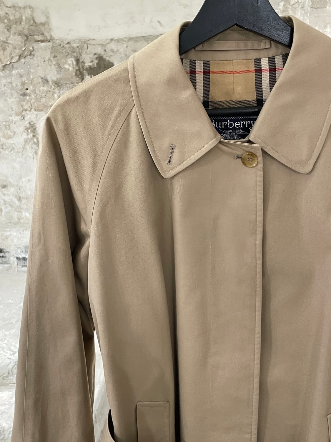버버리 베이지 히든 버튼 벨티드 코튼 코트 상품이미지2