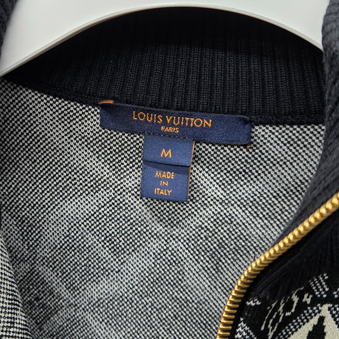 백화점판 / 루이비통 LV 1854 모노그램 금장 니트 집업 M 상품이미지4