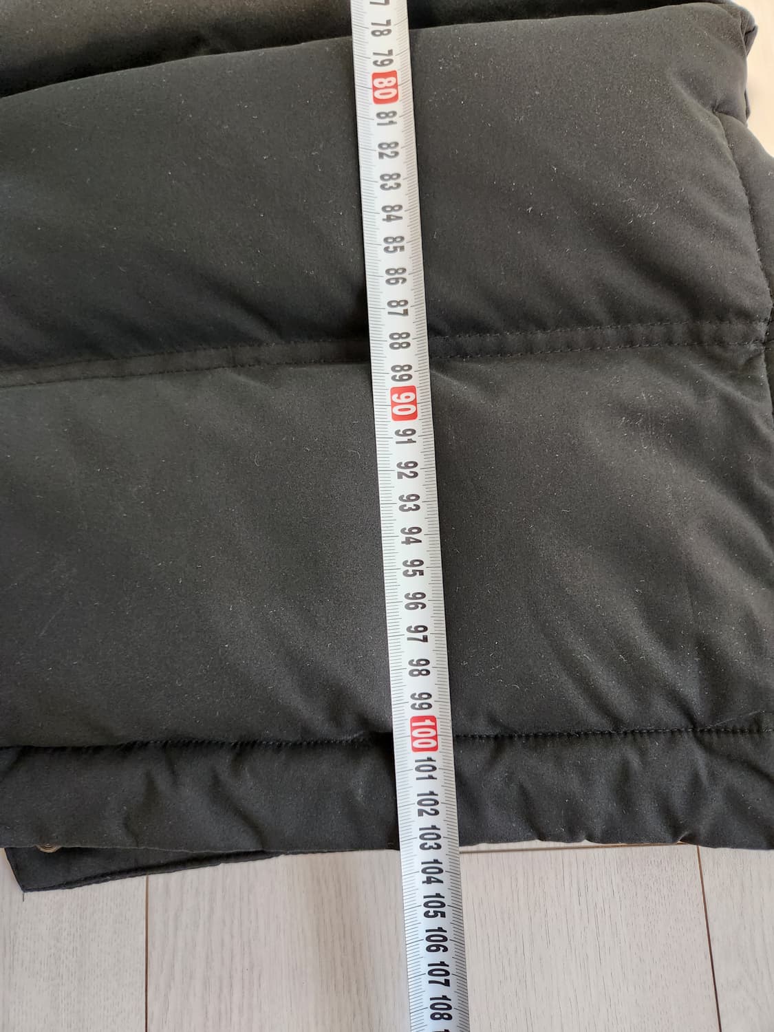 새상품급)르카프 블랙 롱패딩 사이즈M

오염 하자 없이 깨끗해요^^

세 상품이미지9