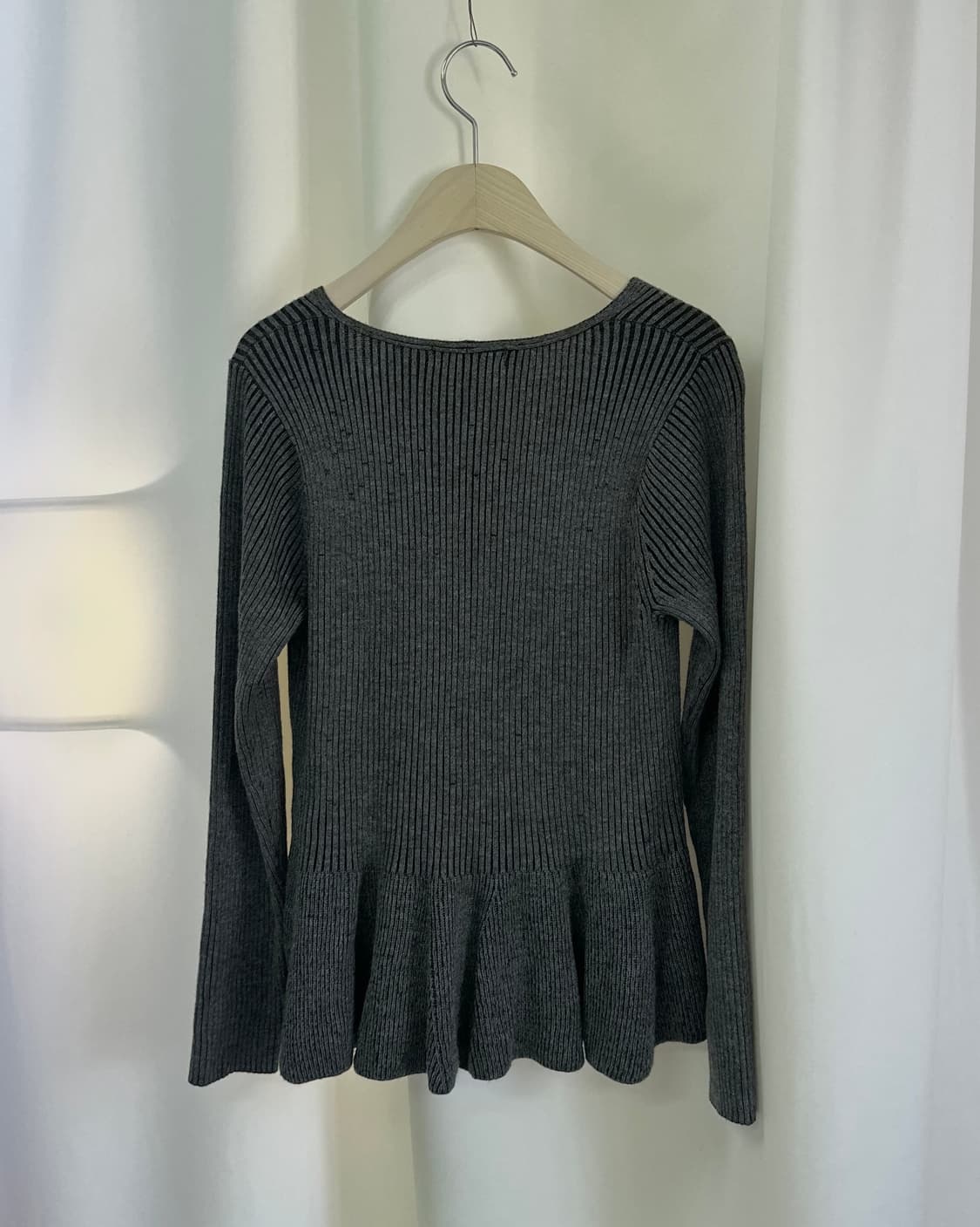 [URBAN RESEARCH] v-neck peplum knit 상품이미지4
