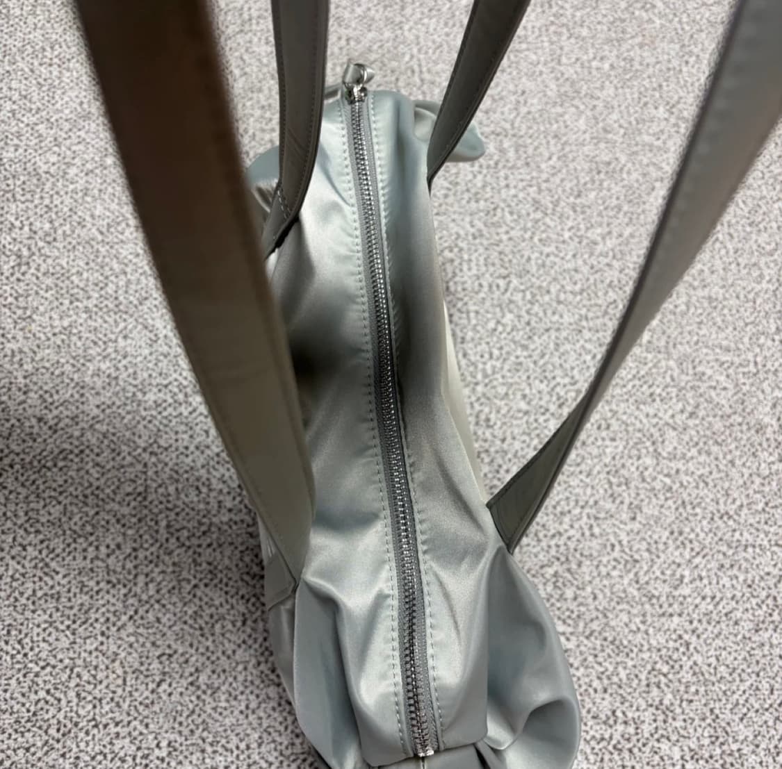 히어리 오로라 셔링 더플백 실버 상품이미지4