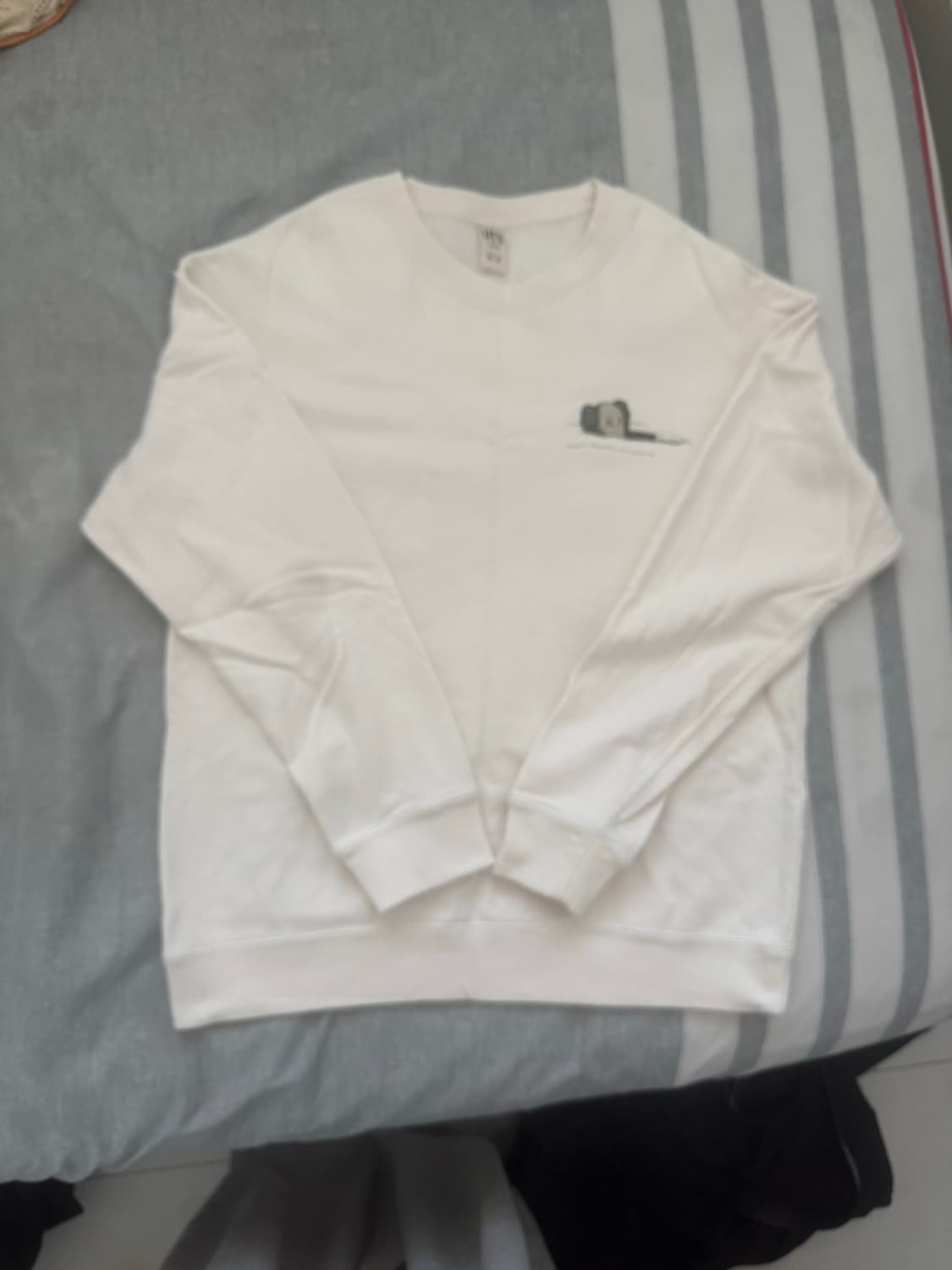 유니클로 카우스 맨투맨 상품이미지1