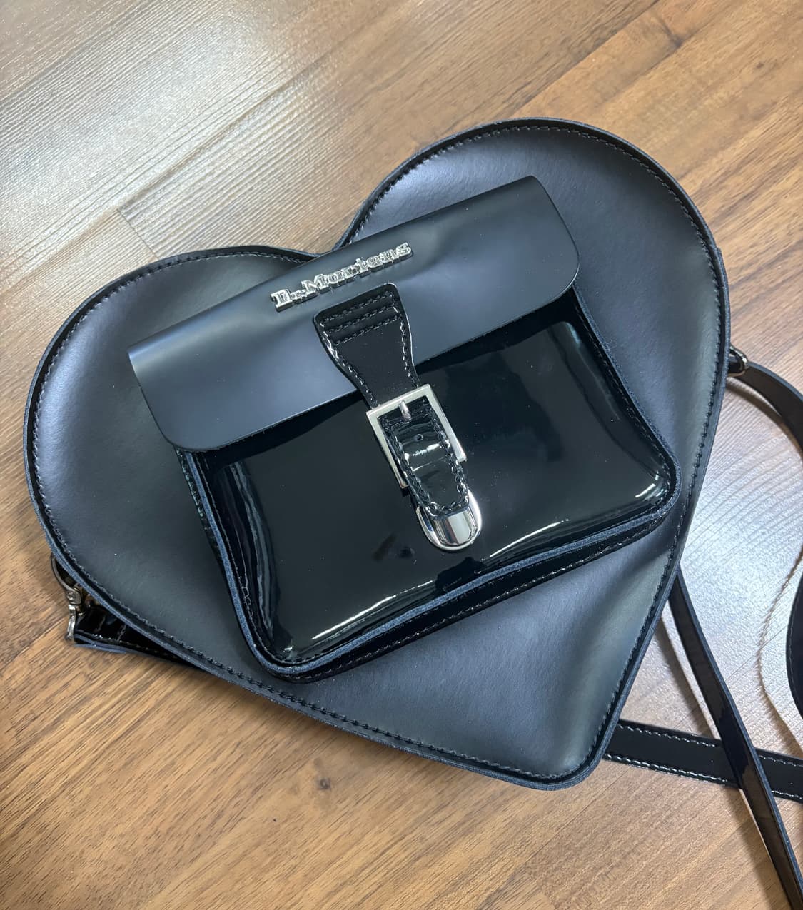 닥터마틴 하트 백팩 상품이미지1