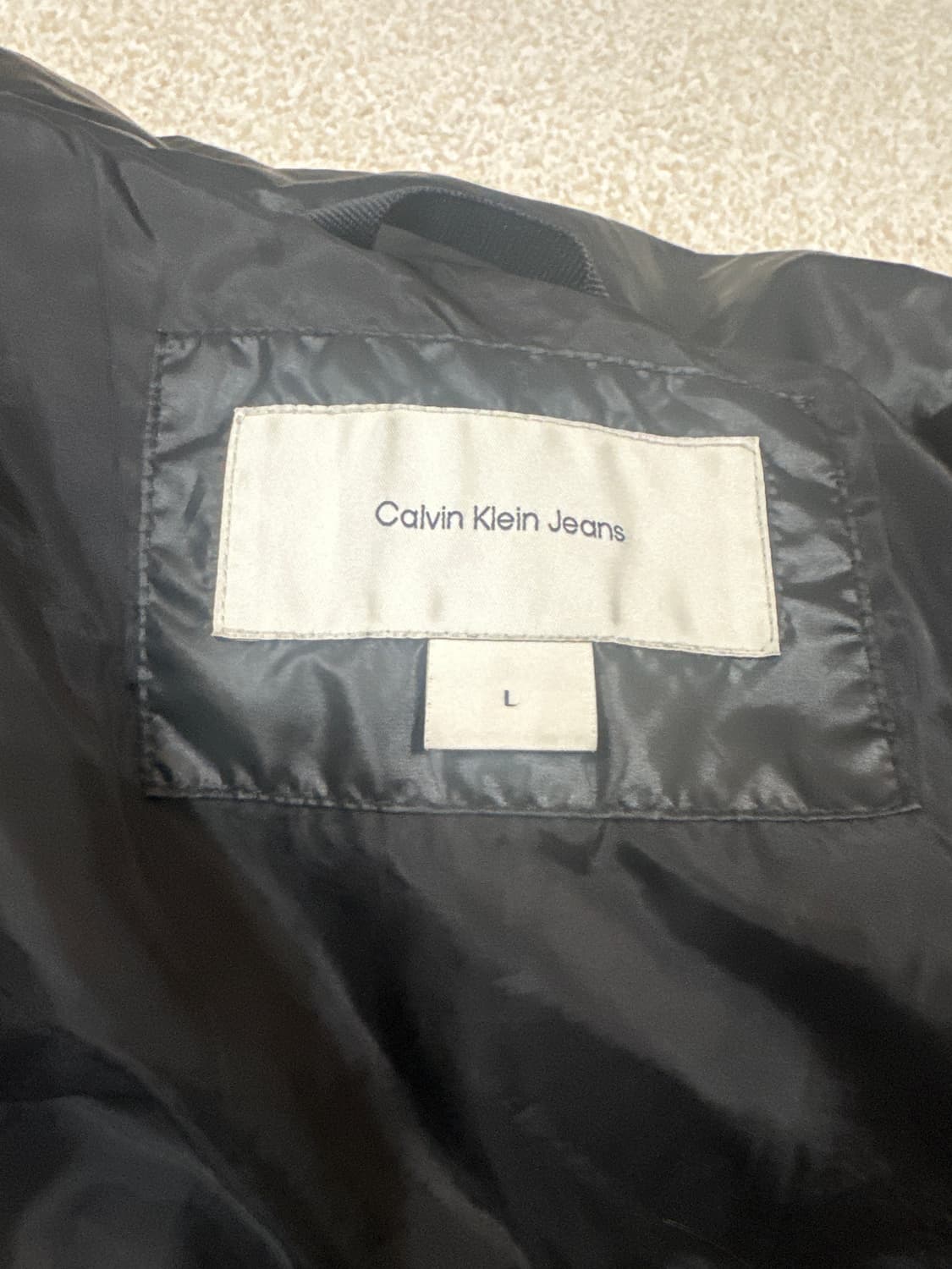 CK 캘빈클라인 유광 패딩 팝니다(정가30) 상품이미지3