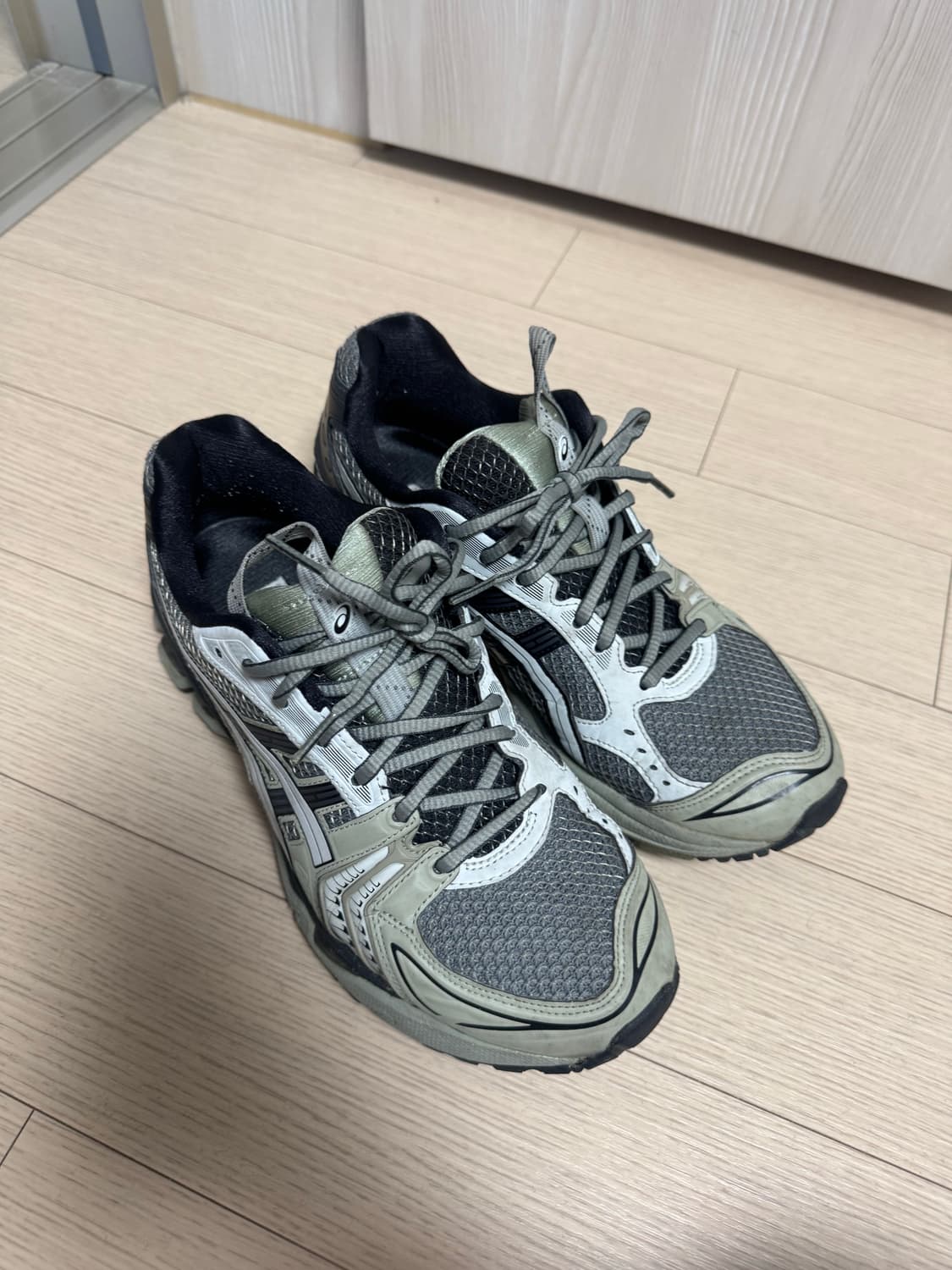 아식스 UBS-S 젤카야노14 피드몬트 그레이 상품이미지1