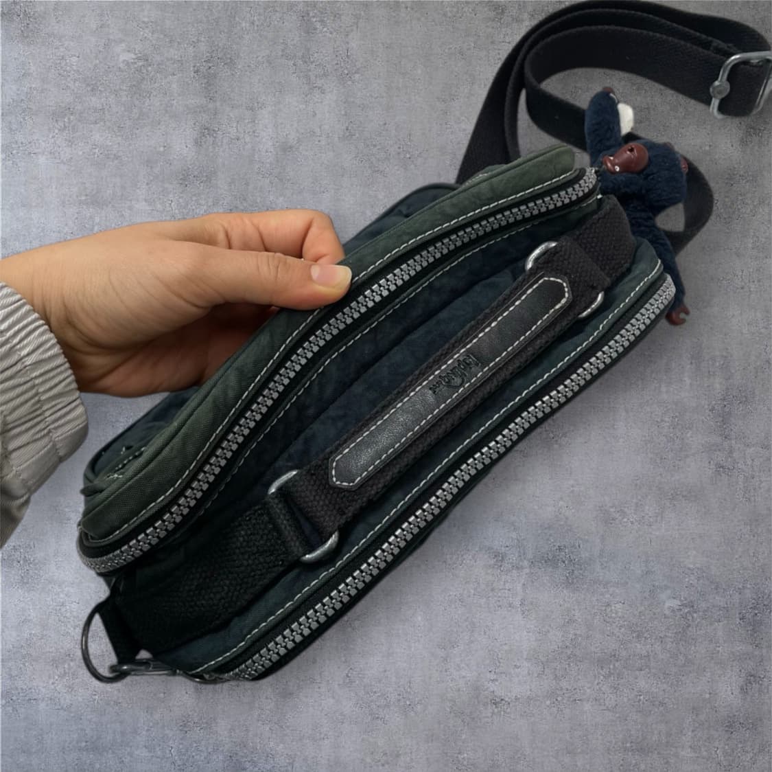 키플링 Kipling 네이비 미니 플랩 크로스백 상품이미지7