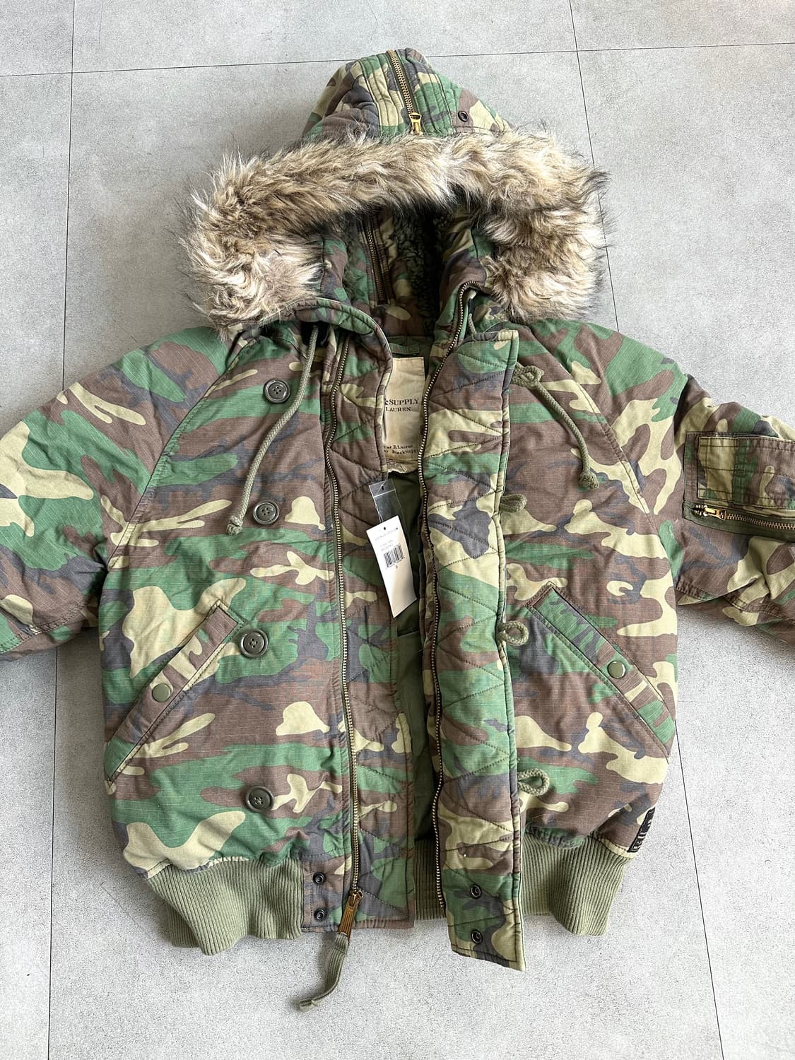 랄프로렌 카모 퍼 후드 크롭 봄버 상품이미지4