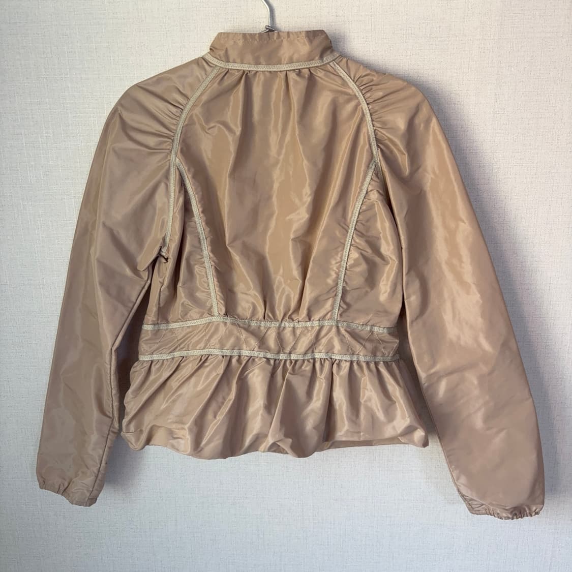 Beige nylon shirred jacket 상품이미지7