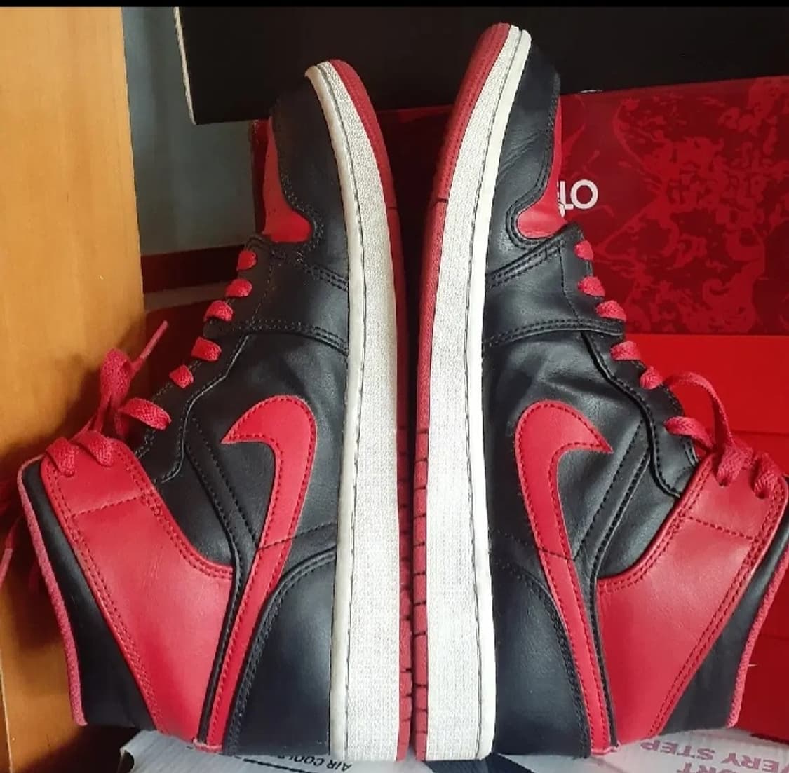 나이키 에어 조던 1 미드 블랙 파이어레드 275 상품이미지6