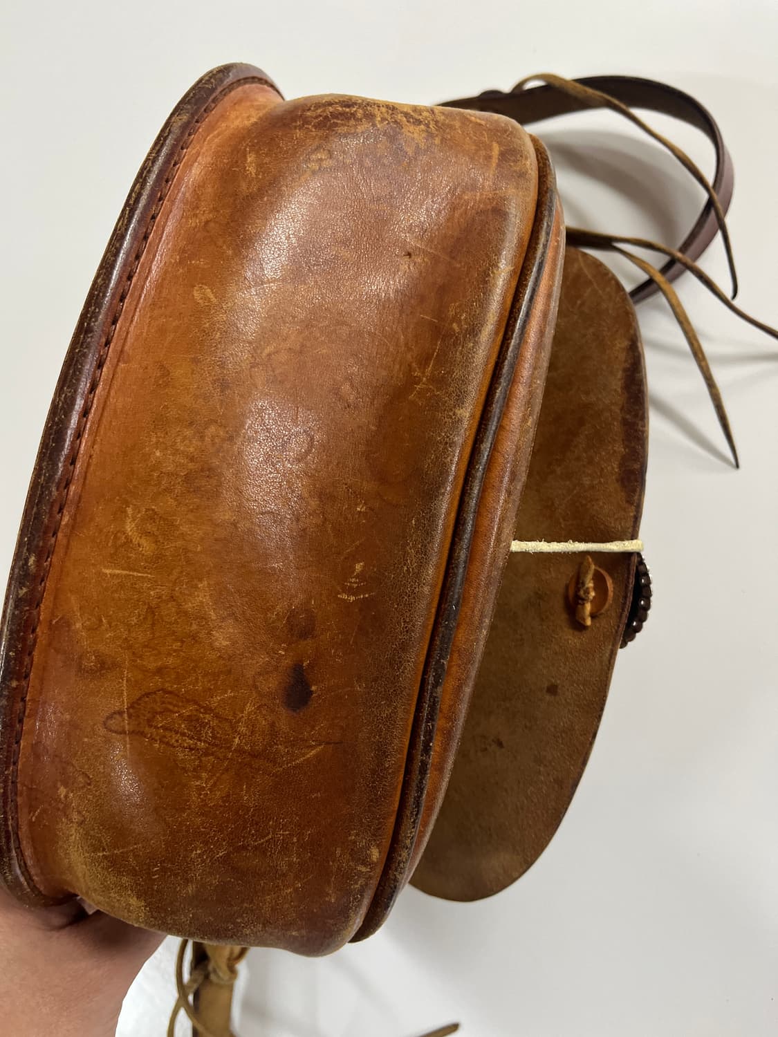 고로스 새들레더 네츄럴 인디언콘초 크로스 버킷백 상품이미지9