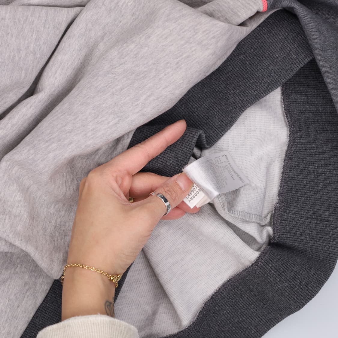 100 아디다스 에센셜베이직 맨투맨 0220H1 상품이미지5