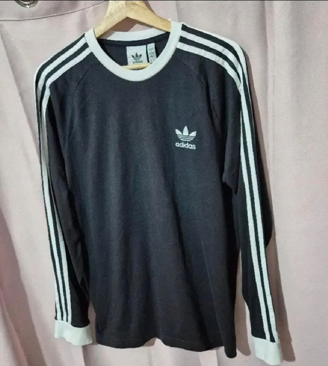 아디다스 클래식 아디컬러 M 롱슬리브 남녀공용 티셔츠 착샷 상품이미지1