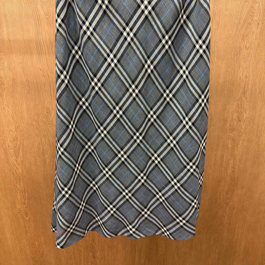 버버리 울 미디 스커트 노바 체크 패턴 디테일 A라인 차콜 그레이 상품이미지5