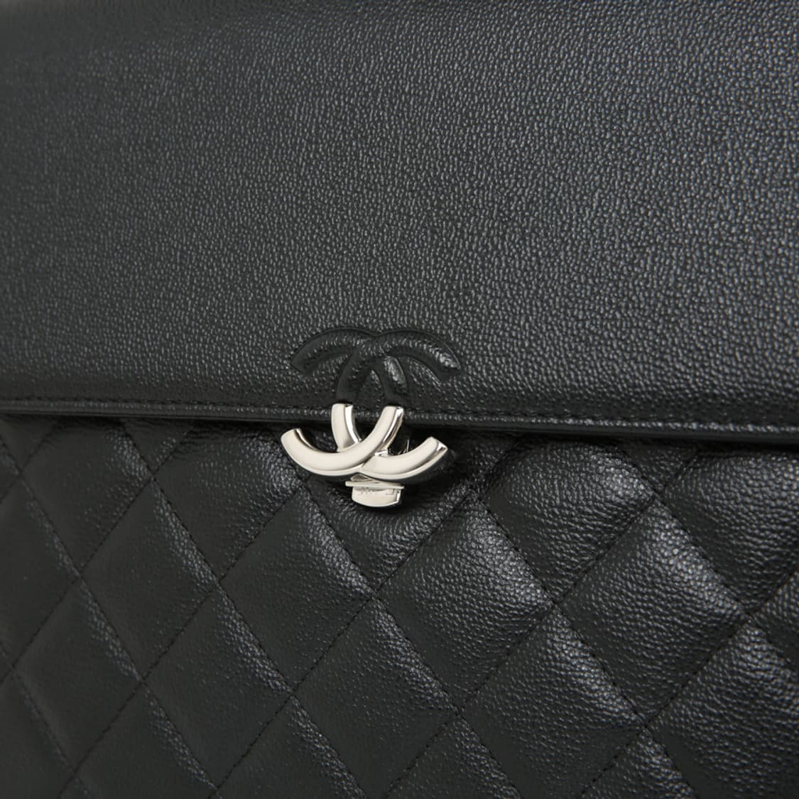 샤넬 클래식 캐비어 플랩 클러치 블랙 퀼팅백 A84430 상품이미지8