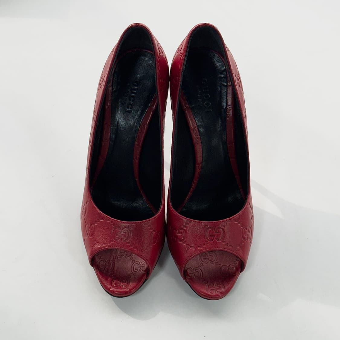 구찌 GG 엠보 로고 펌프스 힐 상품이미지2