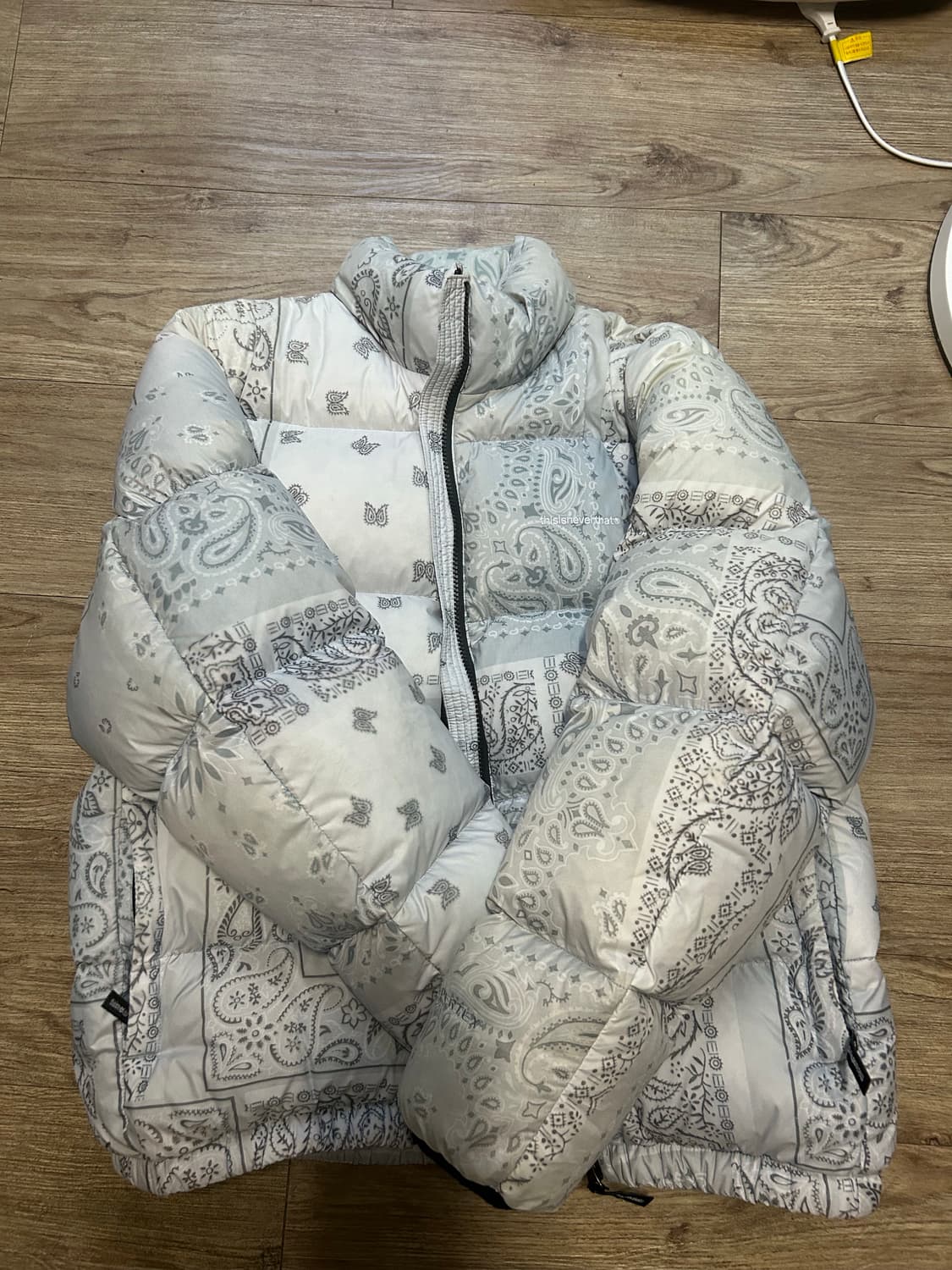 디스이즈네버댓 반다나 패딩 M 숏패딩 상품이미지1