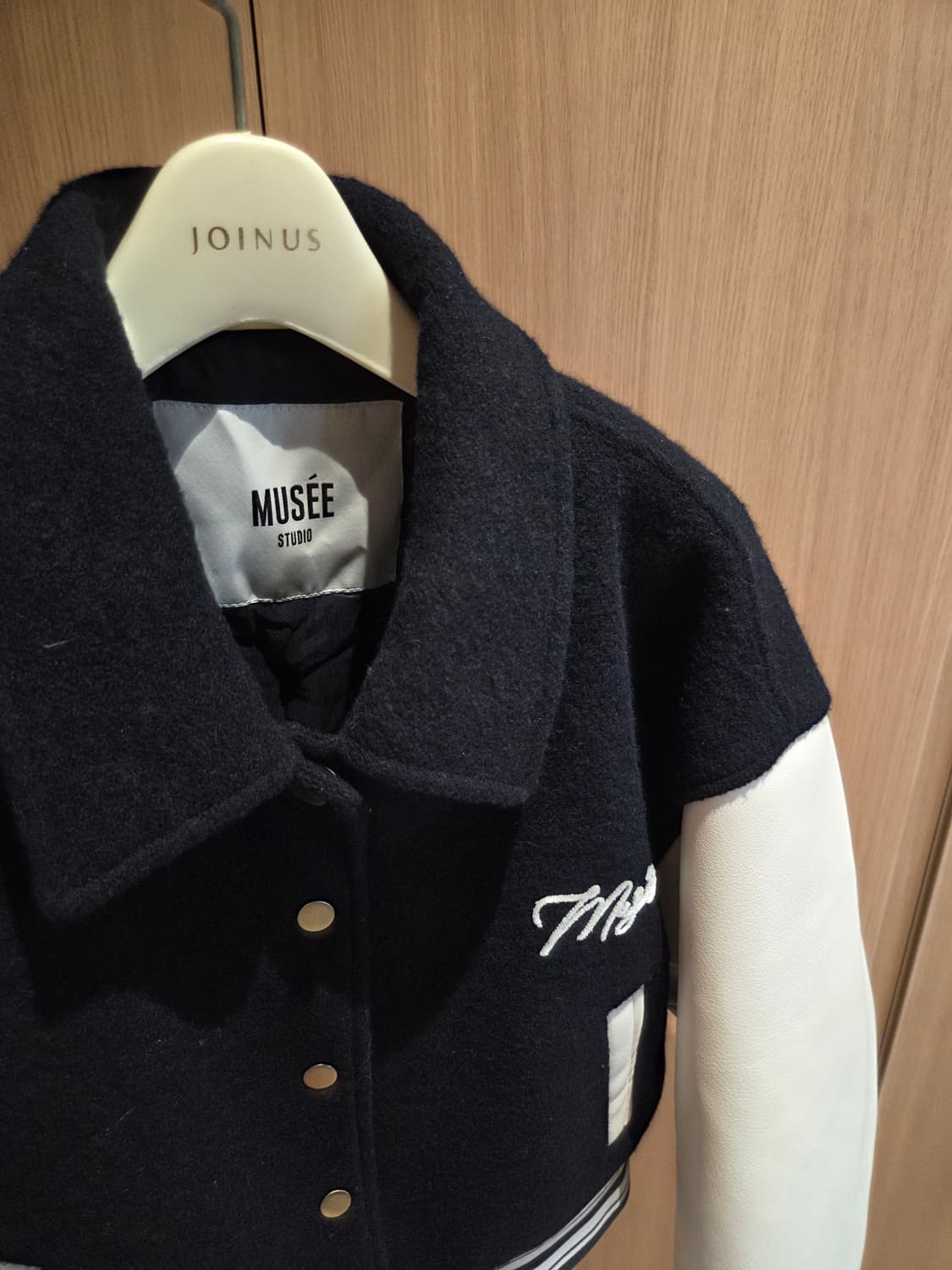 MUSEE 뮤제 로고 패치 울 바시티 패딩 봄버 재킷 상품이미지4