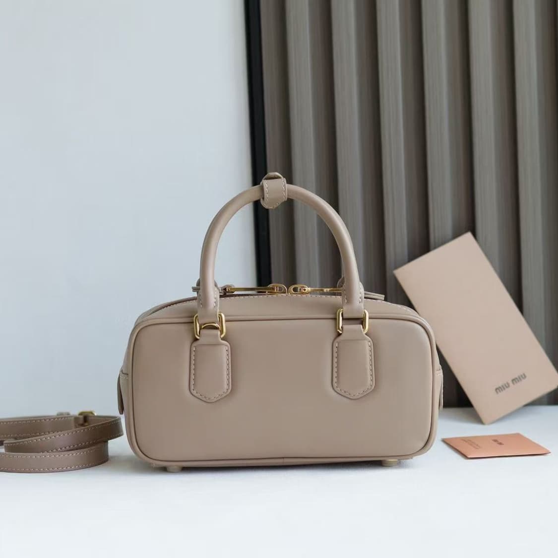 미우 미우 아르카디 레더 미니백 초크 화이트 상품이미지2