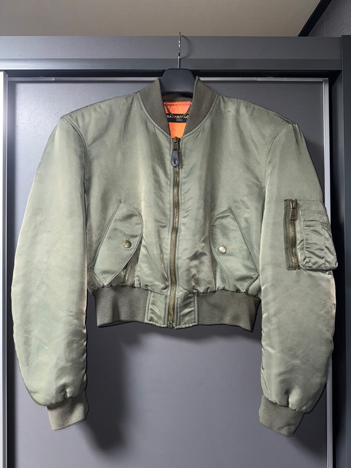 발렌시아가 17s/s 크롭 봄버 카키 (M) 상품이미지1