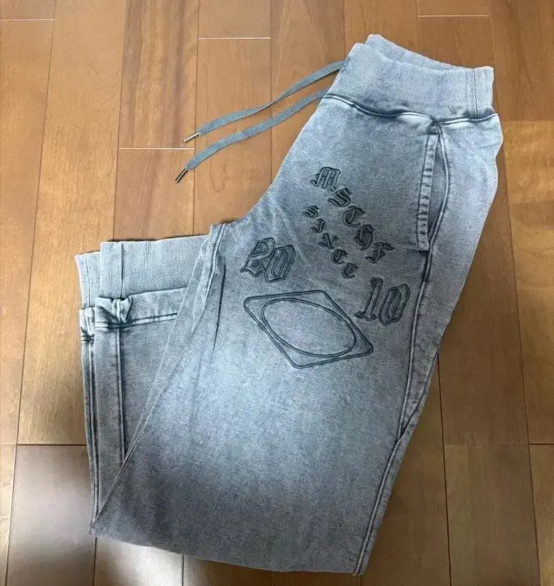 MSCHF 그레이 스웨트 팬츠 상품이미지2