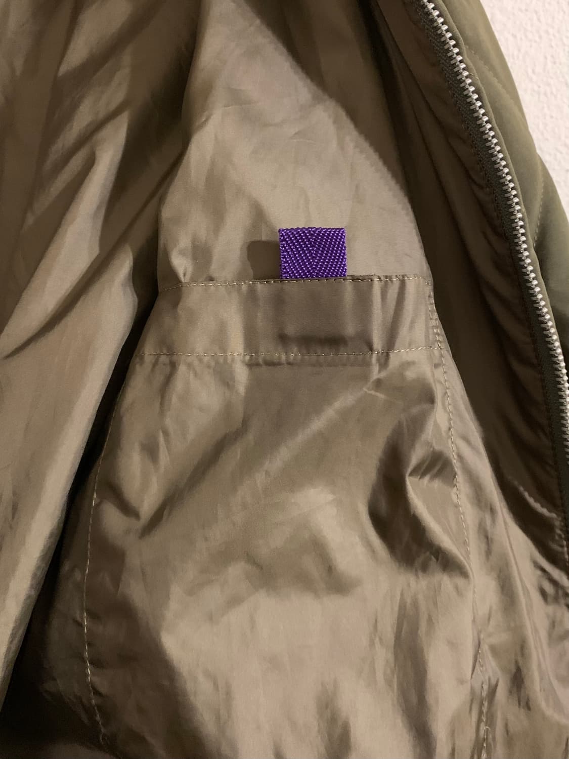 니들스 퀼팅 커버올 올리브 자켓 상품이미지4