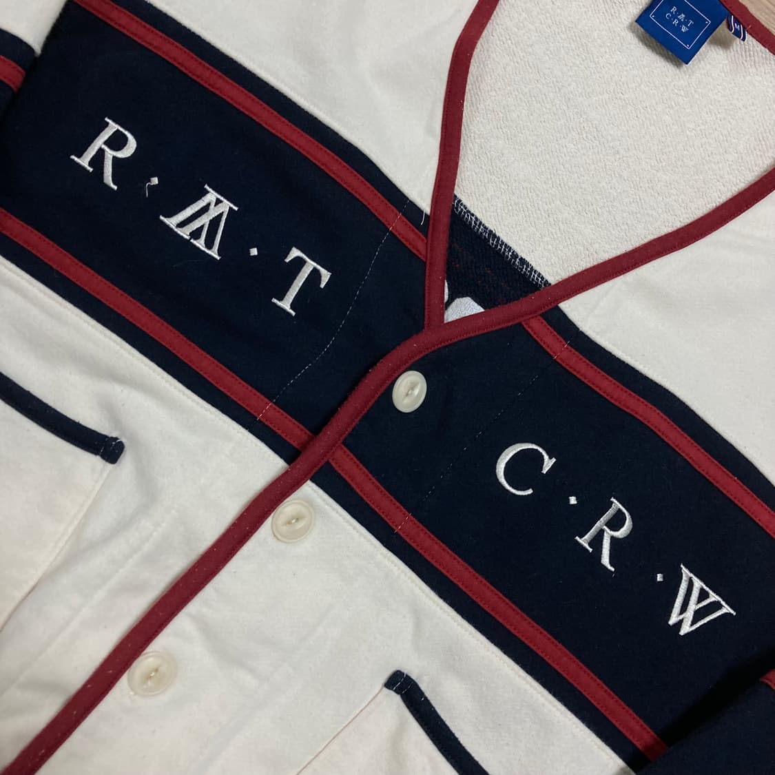 로맨틱크라운 스펠아웃 믹스 컬러 하프 가디건 상품이미지2