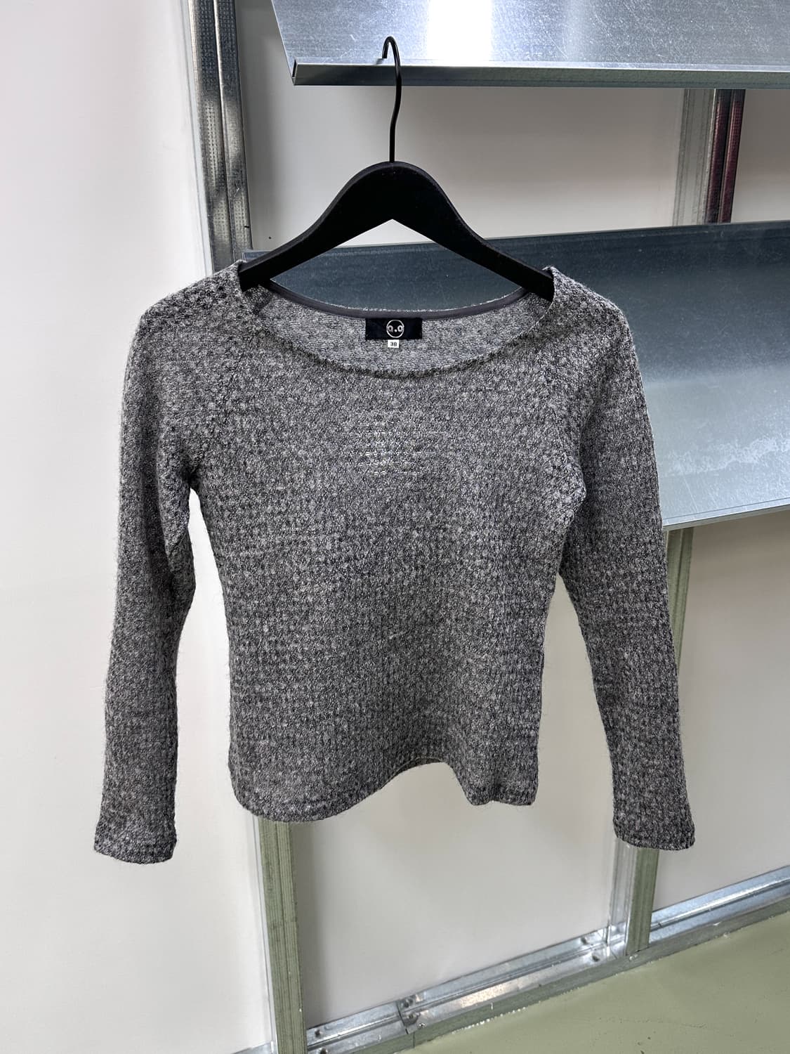 gray texture rip top 상품이미지1