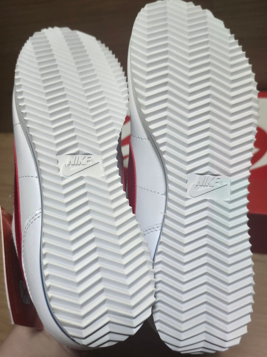 새제품)나이키 우먼 코르테즈 바사티레드 팝니다. 상품이미지6