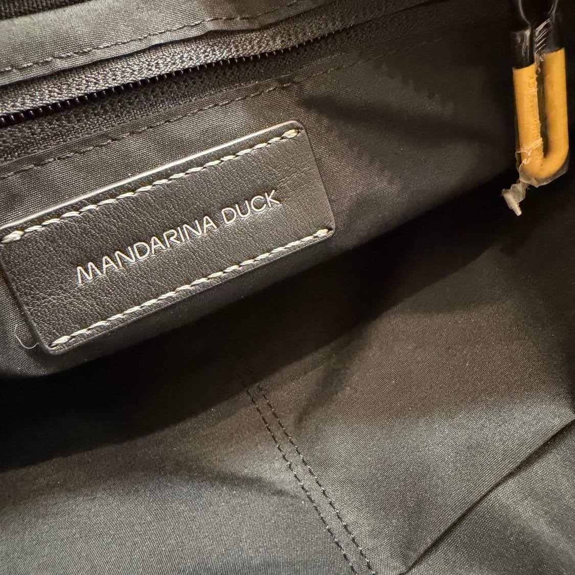 만다리나덕 GRAM 크로스백 상품이미지4