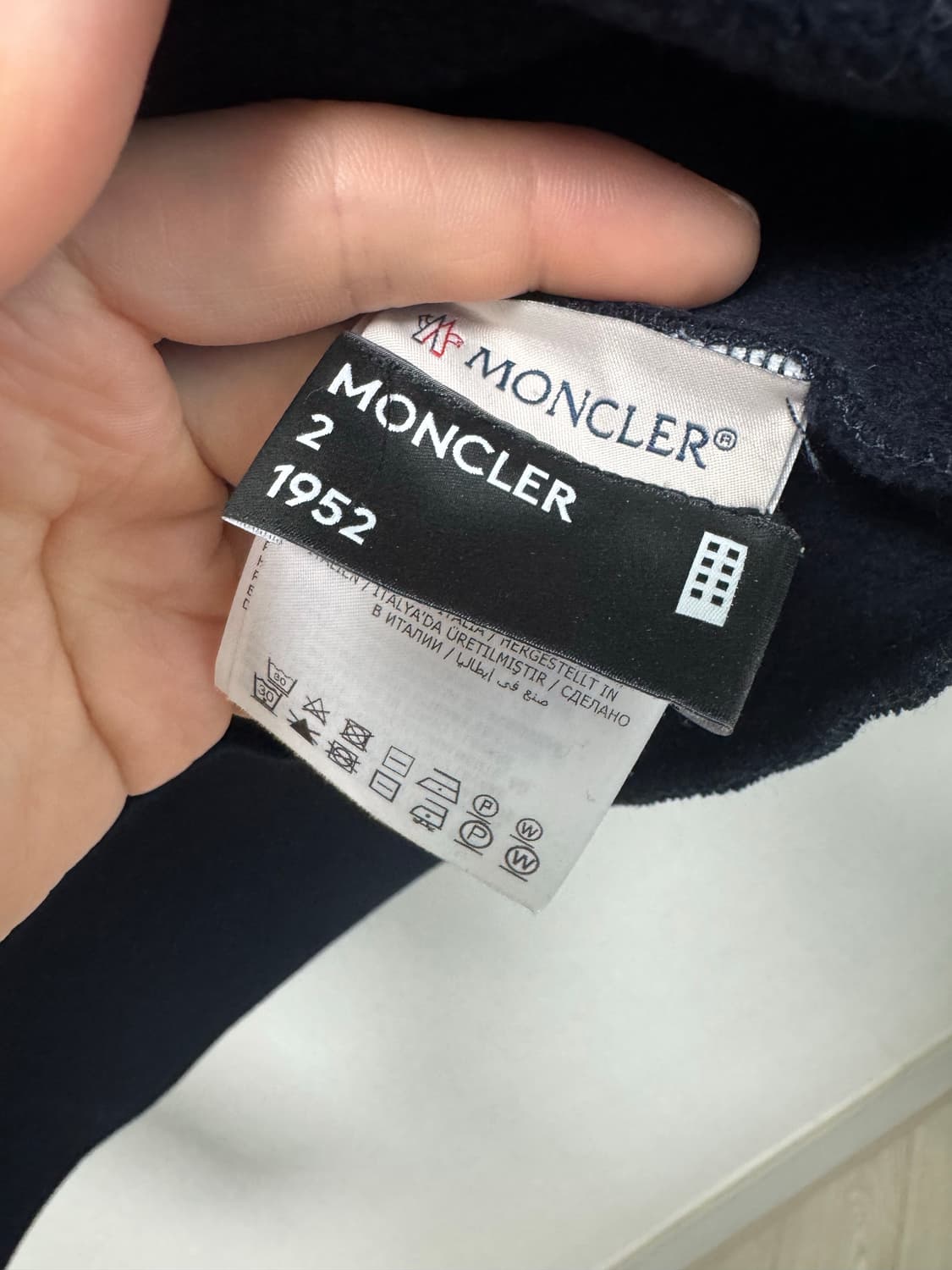 몽클레어 네이비 맨투맨 2사이즈 상품이미지4