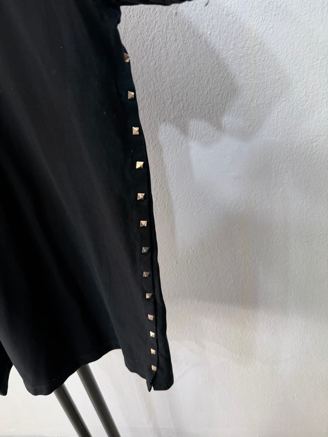 정품) 발렌티노 남성 블랙 스터드 반팔 카라티 XXL 상품이미지5