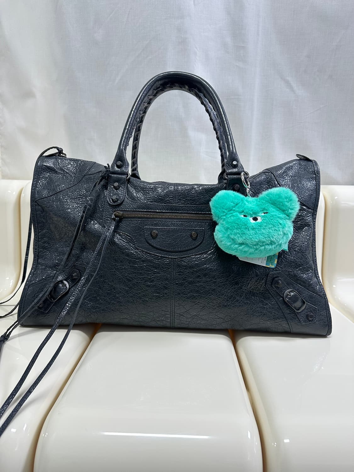 ❌거래중[A+ 정품] 발렌시아가 시티 모터백 라지 다크그레이 상품이미지4