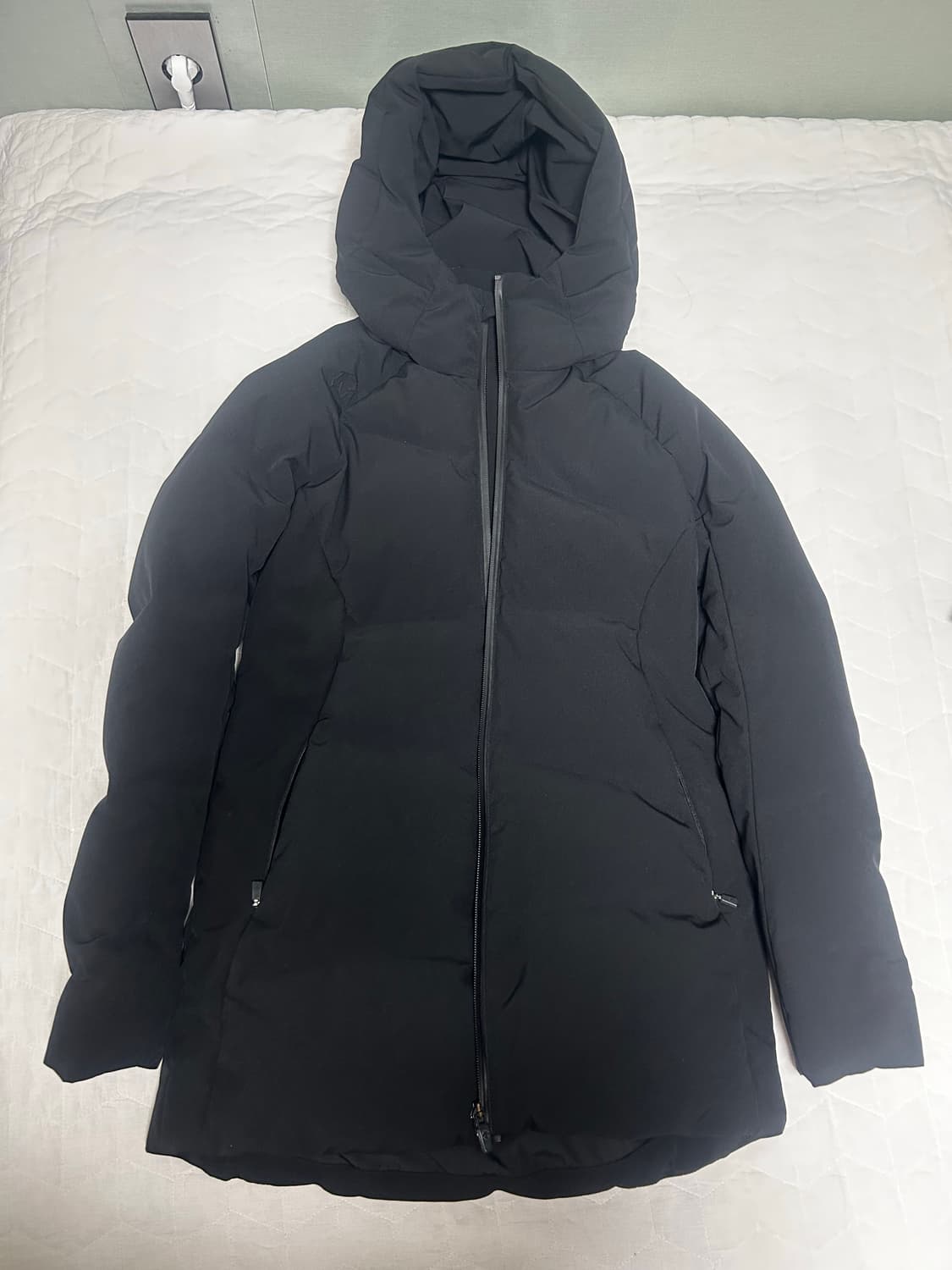 데상트 덕다운 패딩 블랙 상품이미지1