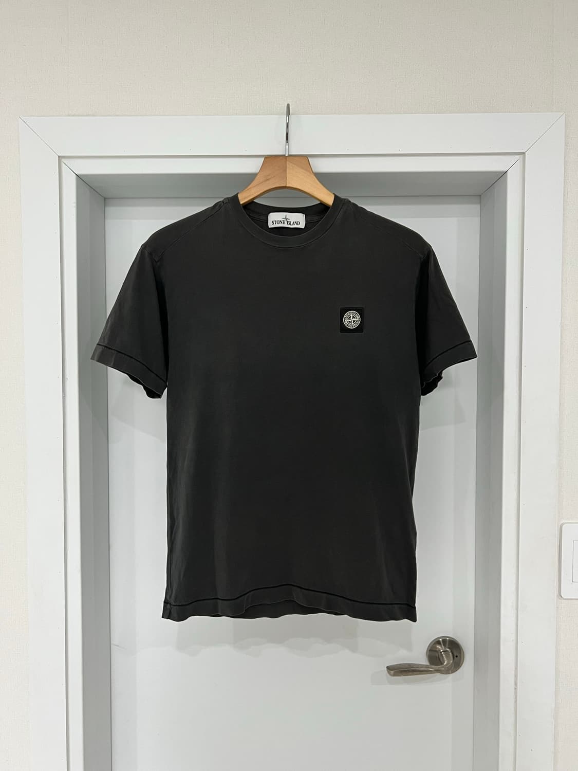스톤 아일랜드 로고 패치 반팔티 상품이미지2