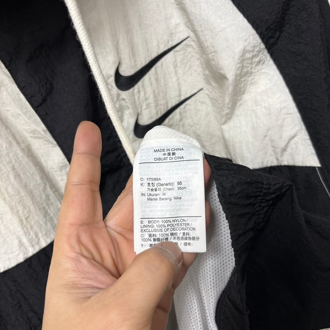 나이키 더블스우시 검흰 바람막이 상품이미지6