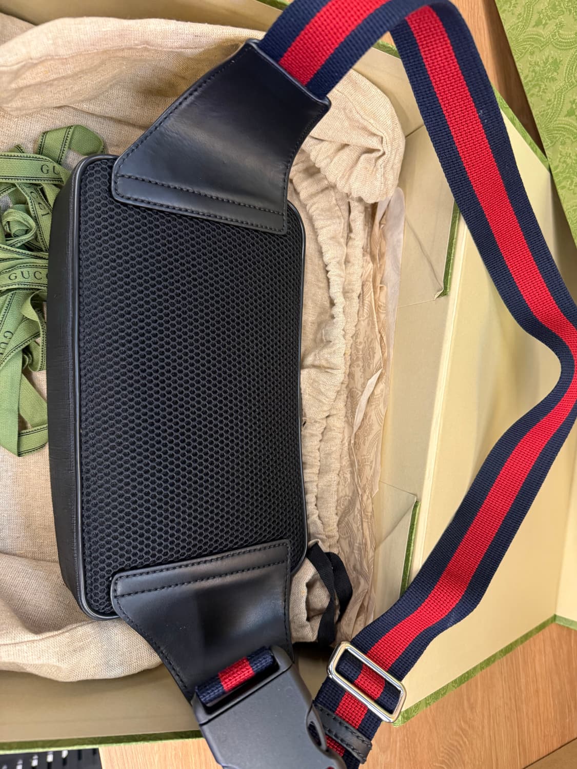 구찌 GG 수프림 벨트백 백화점판 상품이미지4