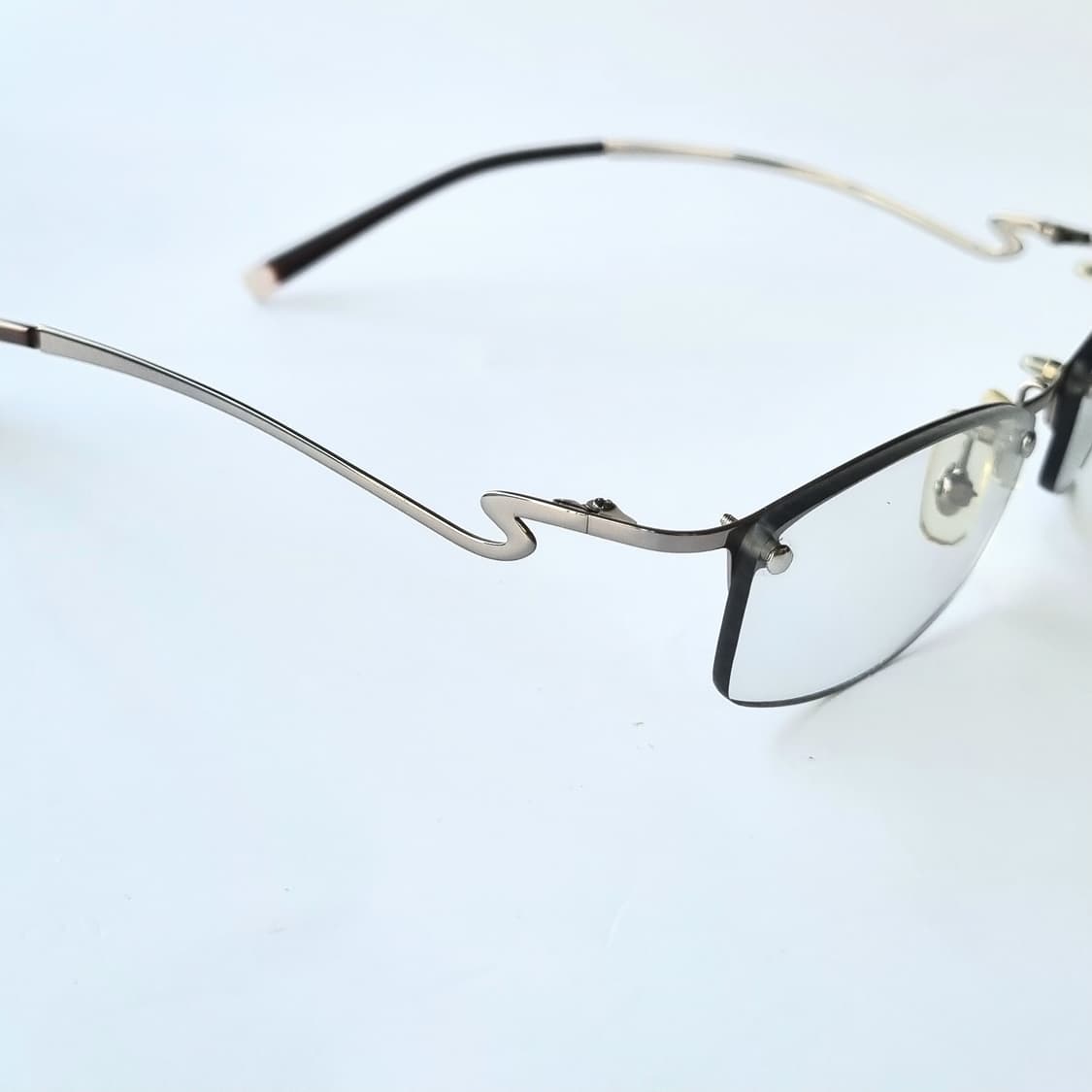 데드스탁 반전 디테일 지그재그 메탈 반무테 안경테  715 상품이미지6