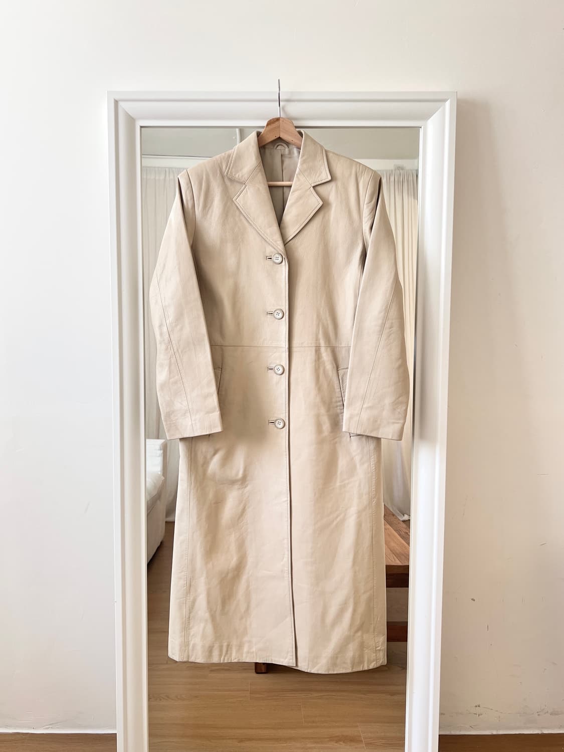 크림 아이보리 램스킨 레더 코트 상품이미지1