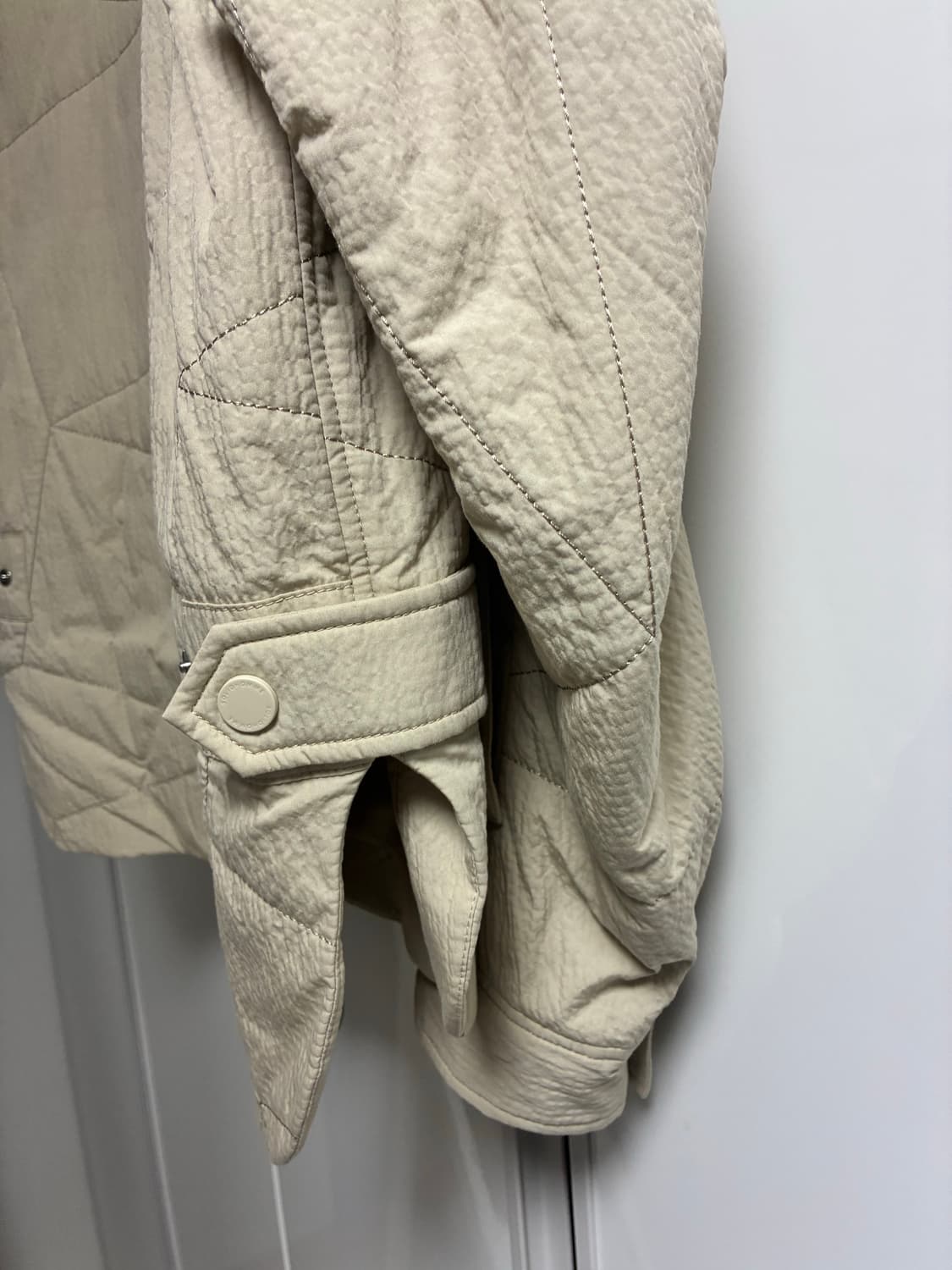 (새상품) 솔리드옴므 퀼팅 경량패딩 자켓 베이지 48사이즈 상품이미지4