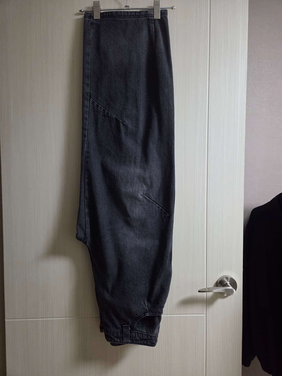 [L] 더콜디스트모먼트 베이직 데님 팬츠 블랙 상품이미지3